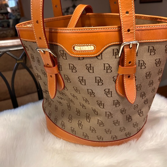 DOONEY & BOURKE Vintage Bucket Shoulder Bag - Picture 3 of 10